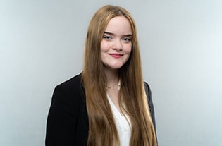 Auszubildende Frau Melina Möllmann